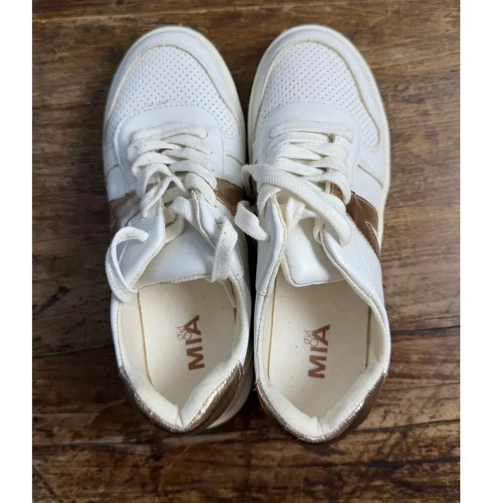 Mia‎ Girl's Courtnee sneakers size 3